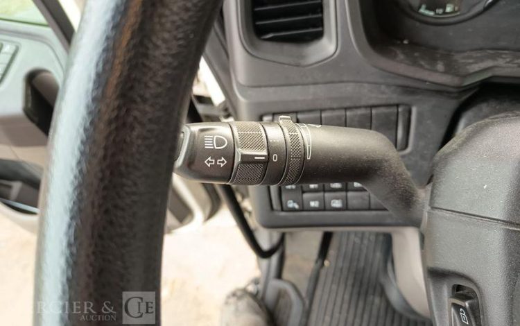 SCANIA PORTEUR FOURGON GNC 19T  FG-927-TT