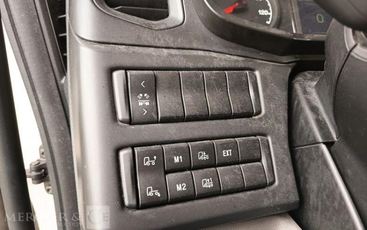 SCANIA PORTEUR FOURGON GNC 19T  FG-927-TT