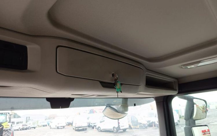 SCANIA PORTEUR FOURGON GNC 19T  FG-927-TT