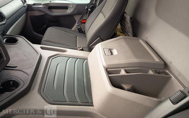 SCANIA PORTEUR FOURGON GNC 19T  FG-927-TT