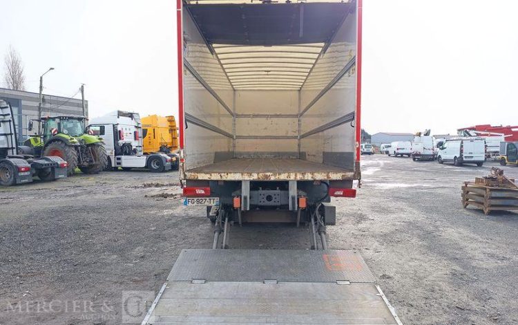 SCANIA PORTEUR FOURGON GNC 19T  FG-927-TT