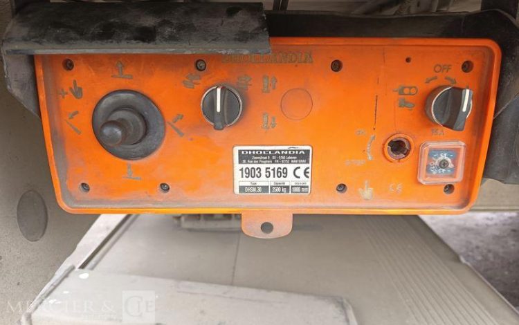 SCANIA PORTEUR FOURGON GNC 19T  FG-927-TT