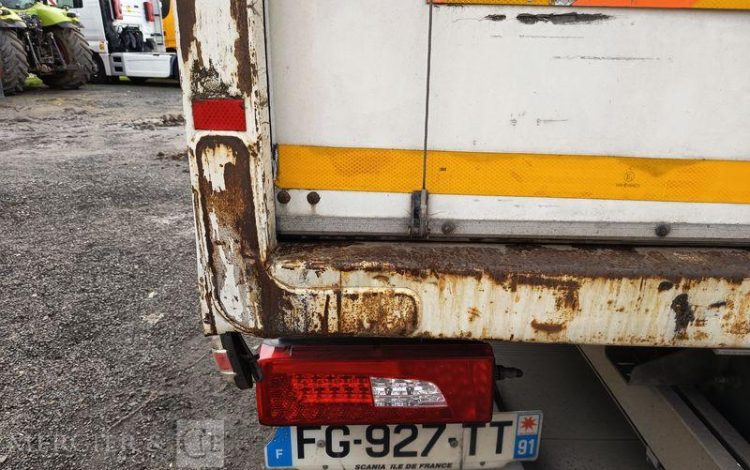 SCANIA PORTEUR FOURGON GNC 19T  FG-927-TT