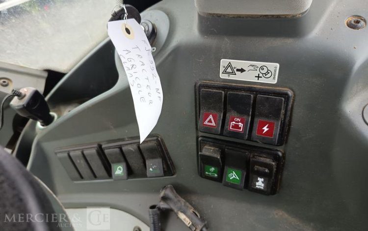 CLAAS TRACTEUR AGRICOLE AXION 830 CMATIC DIESEL – 3353 HEURES – ANNEE 2019  FJ-992-NF