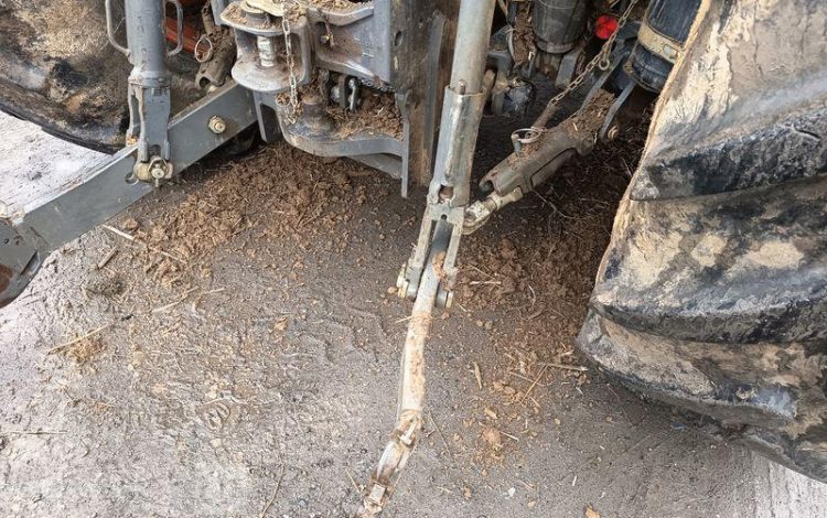 CLAAS TRACTEUR AGRICOLE AXION 830 CMATIC DIESEL – 3353 HEURES – ANNEE 2019  FJ-992-NF