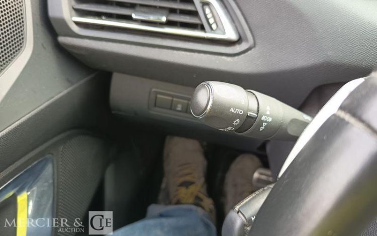 PEUGEOT 308 SW 1,6 BLUEHDI 120 S&S GT LINE – DIESEL – 136797 KMS – ANNEE 2019 BLANC FK-093-FB