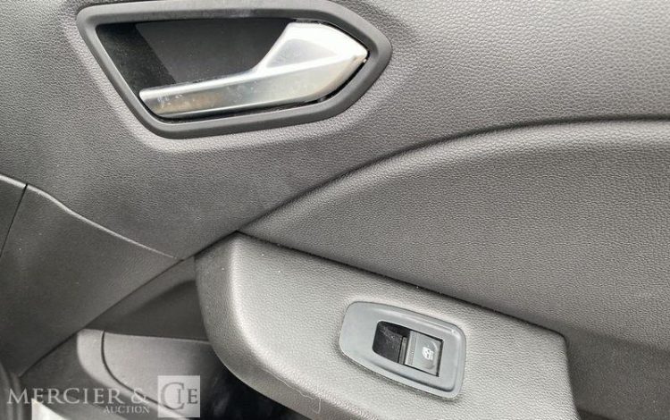 RENAULT CLIO STE 85CH AIR NAV BLANC FN-409-HJ