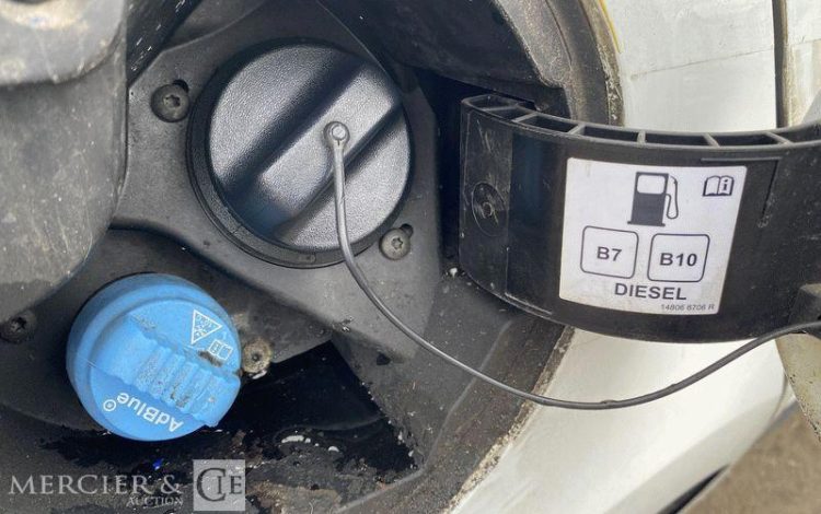 RENAULT CLIO STE 85CH AIR NAV BLANC FN-409-HJ