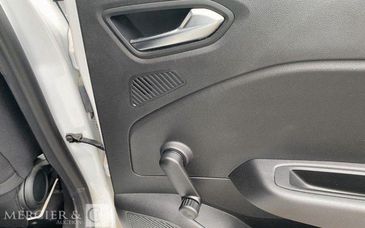 RENAULT CLIO STE 85CH AIR NAV BLANC FN-409-HJ