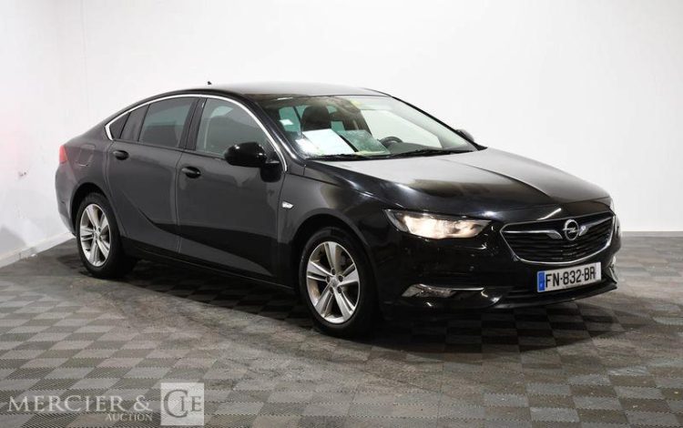 OPEL INSIGNIA GRANDSPORT 1.6 D 135 ELEGANCE BUSINESS BVA NOIR FN-832-BR