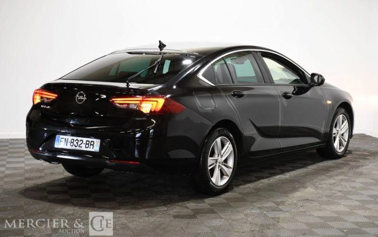 OPEL INSIGNIA GRANDSPORT 1.6 D 135 ELEGANCE BUSINESS BVA NOIR FN-832-BR