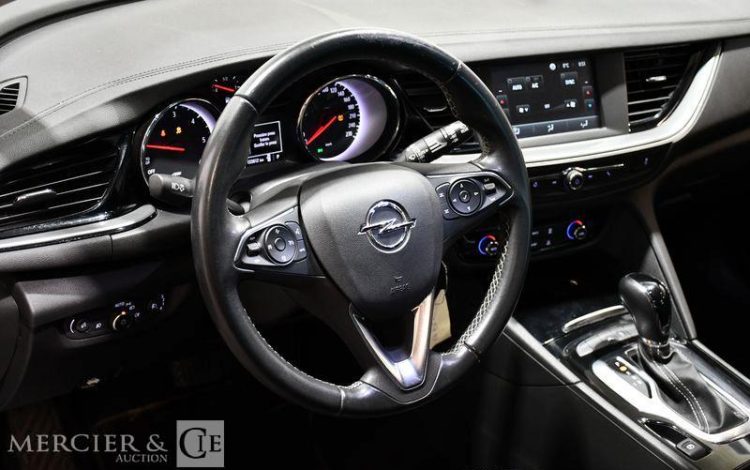 OPEL INSIGNIA GRANDSPORT 1.6 D 135 ELEGANCE BUSINESS BVA NOIR FN-832-BR