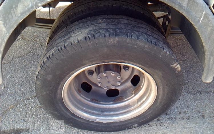 RENAULT MASTER BENNE SIMPLE CABINE COFFRE – EN L ETAT – ACCIDENTE INCENDIE BLANC FN-878-RX