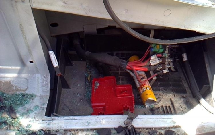 RENAULT MASTER BENNE SIMPLE CABINE COFFRE – EN L ETAT – ACCIDENTE INCENDIE BLANC FN-878-RX