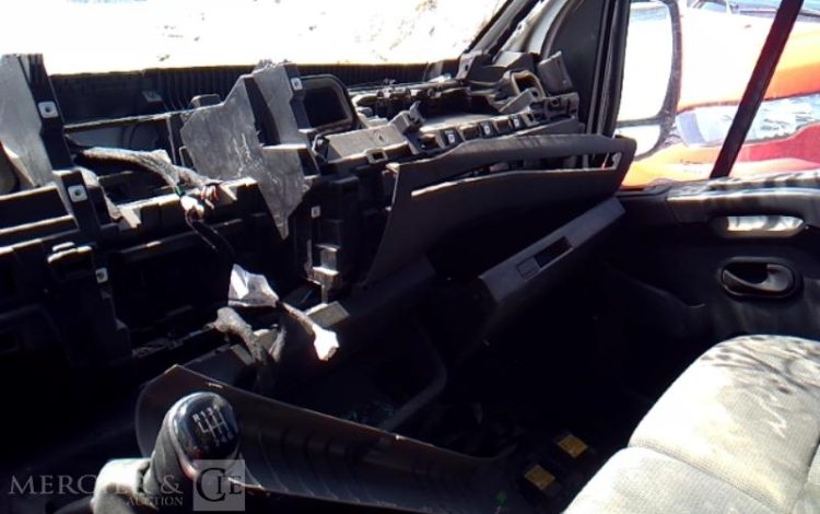 RENAULT MASTER BENNE SIMPLE CABINE COFFRE – EN L ETAT – ACCIDENTE INCENDIE BLANC FN-878-RX