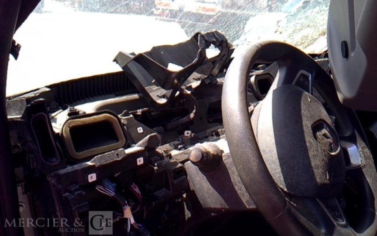 RENAULT MASTER BENNE SIMPLE CABINE COFFRE – EN L ETAT – ACCIDENTE INCENDIE BLANC FN-878-RX