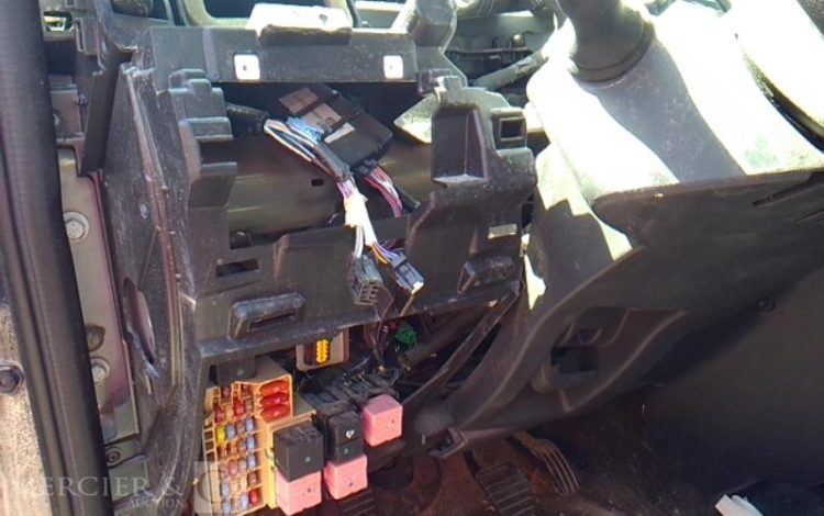 RENAULT MASTER BENNE SIMPLE CABINE COFFRE – EN L ETAT – ACCIDENTE INCENDIE BLANC FN-878-RX