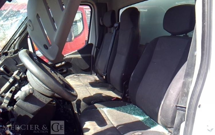 RENAULT MASTER BENNE SIMPLE CABINE COFFRE – EN L ETAT – ACCIDENTE INCENDIE BLANC FN-878-RX