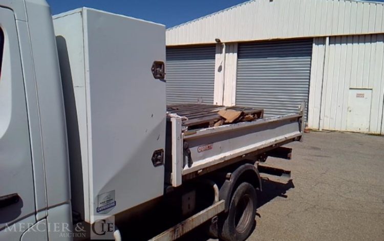 RENAULT MASTER BENNE SIMPLE CABINE COFFRE – EN L ETAT – ACCIDENTE INCENDIE BLANC FN-878-RX