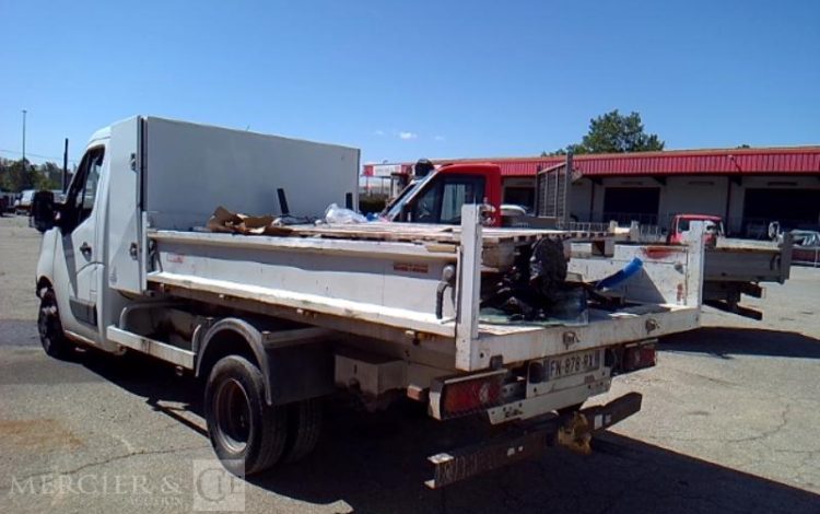 RENAULT MASTER BENNE SIMPLE CABINE COFFRE – EN L ETAT – ACCIDENTE INCENDIE BLANC FN-878-RX