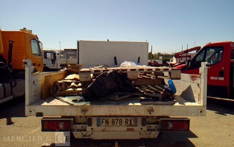 RENAULT MASTER BENNE SIMPLE CABINE COFFRE – EN L ETAT – ACCIDENTE INCENDIE BLANC FN-878-RX