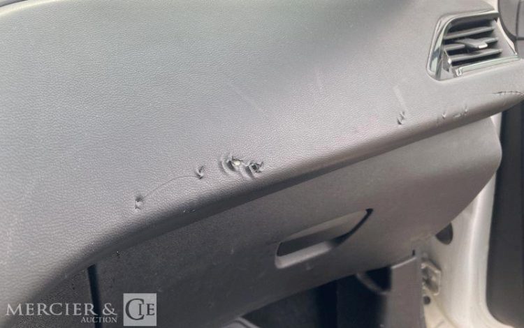 PEUGEOT 208 AFF 100CH PREMIUM PACK BLANC FR-602-LK