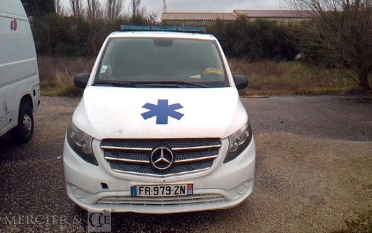 MERCEDES VITO 114 CDI 2.1 CDI 16V 136CV AMBULANCE BLANC FR-979-ZN
