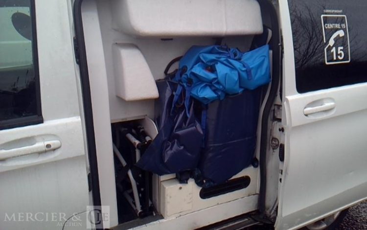 MERCEDES VITO 114 CDI 2.1 CDI 16V 136CV AMBULANCE BLANC FR-979-ZN