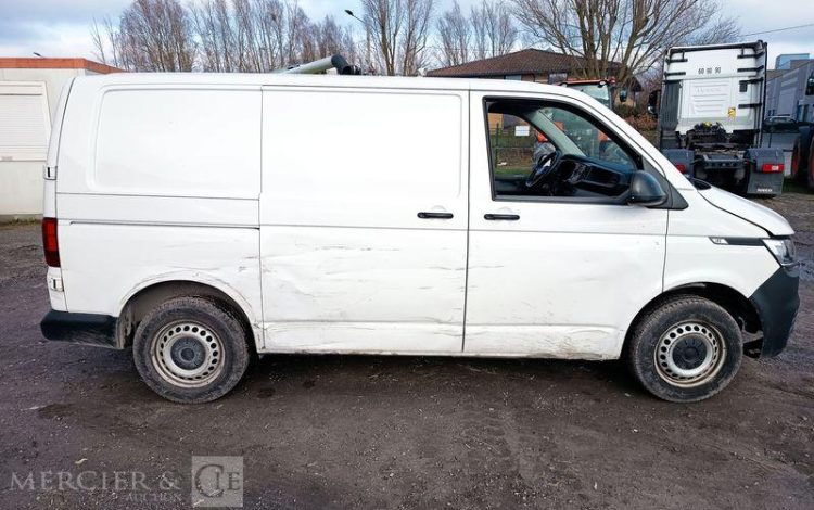 VOLKSWAGEN TRANSPORTER  FV-667-HN