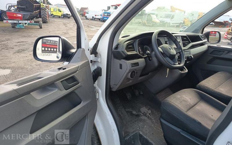 VOLKSWAGEN TRANSPORTER  FV-667-HN