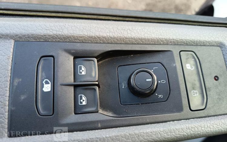 VOLKSWAGEN TRANSPORTER  FV-667-HN