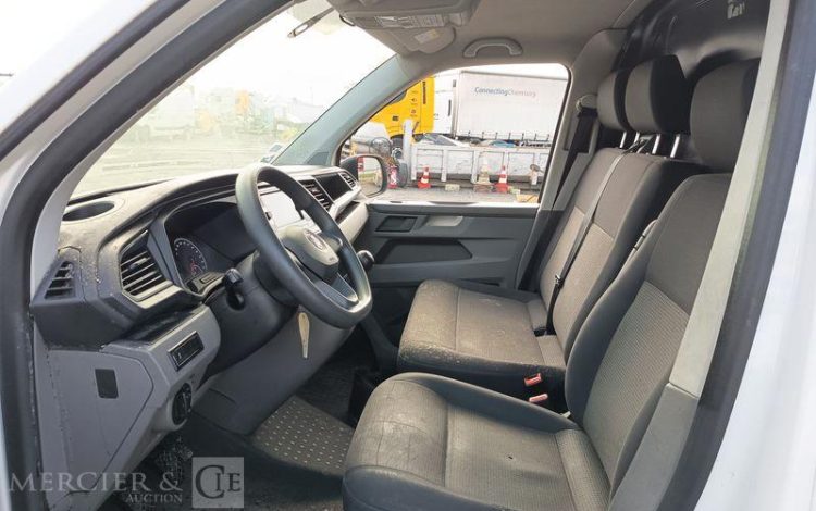 VOLKSWAGEN TRANSPORTER  FV-667-HN