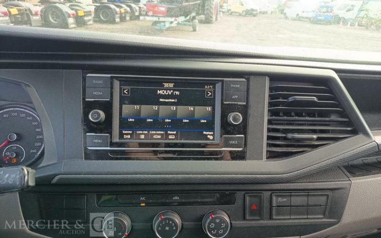 VOLKSWAGEN TRANSPORTER  FV-667-HN