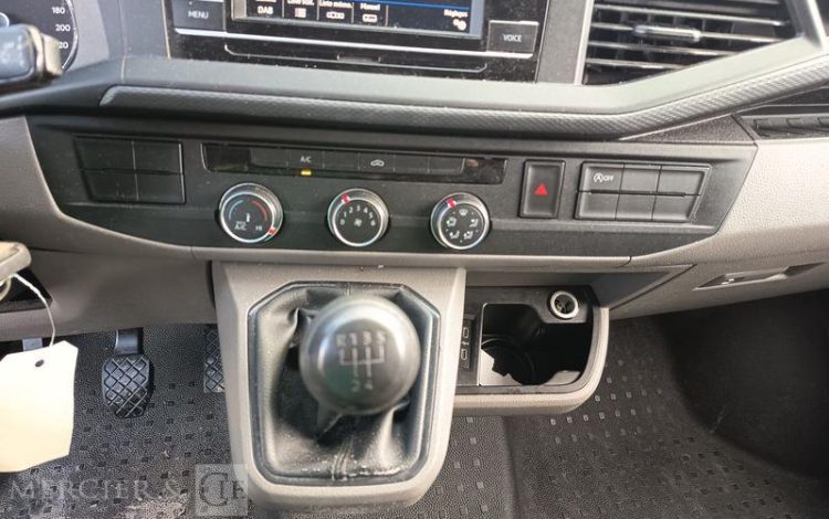 VOLKSWAGEN TRANSPORTER  FV-667-HN