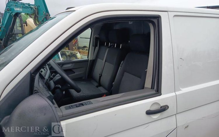 VOLKSWAGEN TRANSPORTER  FV-667-HN