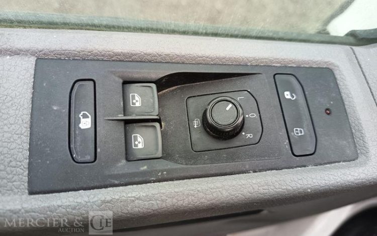 VOLKSWAGEN TRANSPORTER  FV-858-BW