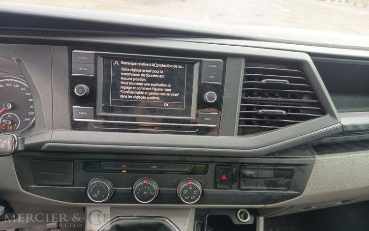 VOLKSWAGEN TRANSPORTER  FV-858-BW