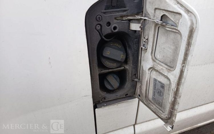 VOLKSWAGEN TRANSPORTER  FV-858-BW