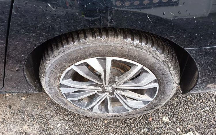 PEUGEOT 508 PURE TECH 130 CH S&S ALLURE PACK EAT8 – DIESEL 109939 KMS – ANNEE 2021 NOIR FZ-218-SR