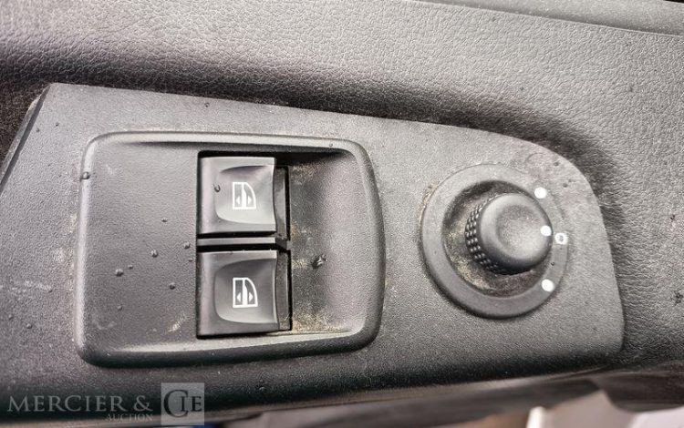 RENAULT TRAFIC III FOURGON PHASE 2 L1H1 2,0 DCI 16V 145 CV – DIESEL-6 PL – ANNEE 2021 GRIS GB-980-LL