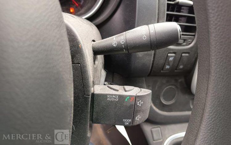 RENAULT TRAFIC III FOURGON PHASE 2 L1H1 2,0 DCI 16V 145 CV – DIESEL-6 PL – ANNEE 2021 GRIS GB-980-LL