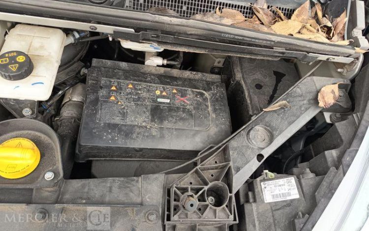 RENAULT TRAFIC III FOURGON PHASE 2 L1H1 2,0 DCI 16V 145 CV – DIESEL-6 PL – ANNEE 2021 GRIS GB-980-LL