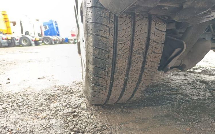 RENAULT TRAFIC III FOURGON PHASE 2 L1H1 2,0 DCI 16V 145 CV – DIESEL-6 PL – ANNEE 2021 GRIS GB-980-LL