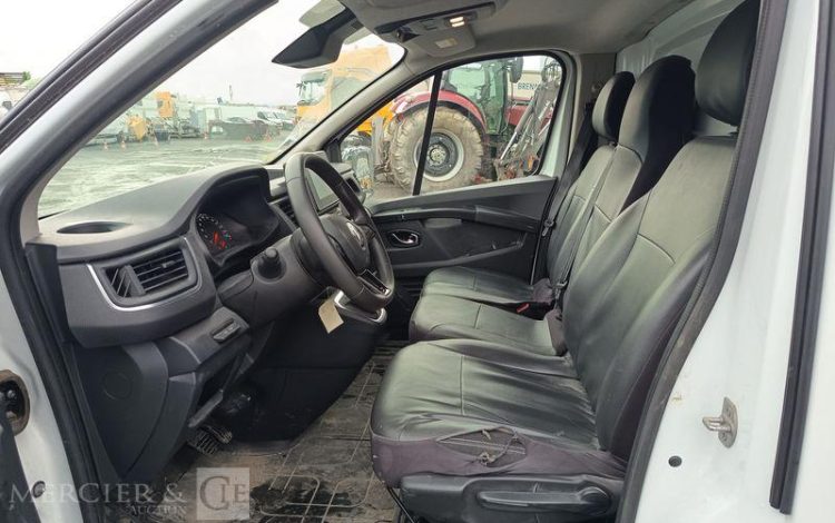 RENAULT TRAFIC 150 BLANC GE-094-EK