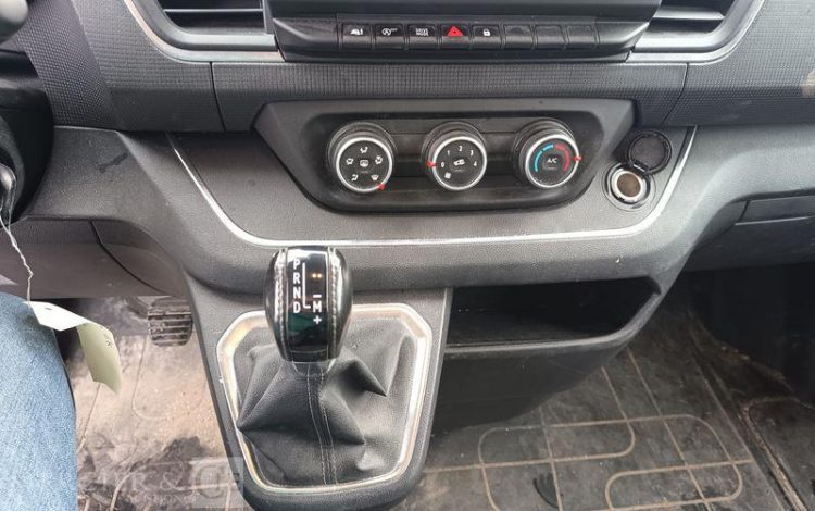 RENAULT TRAFIC 150 BLANC GE-094-EK