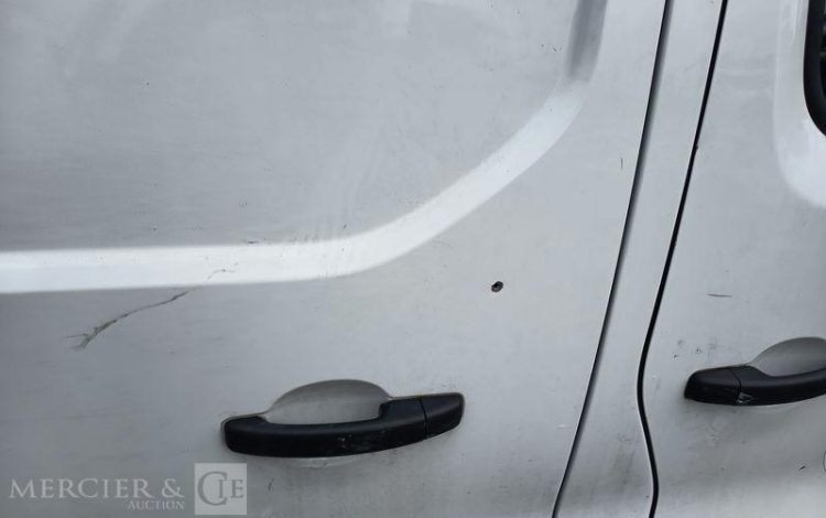RENAULT TRAFIC 150 BLANC GE-094-EK