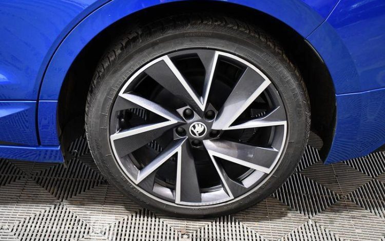 SKODA ENYAQ 80X 82KWH 265ch SPORT LINE 4X4 BVA BLEU GH-631-ZA