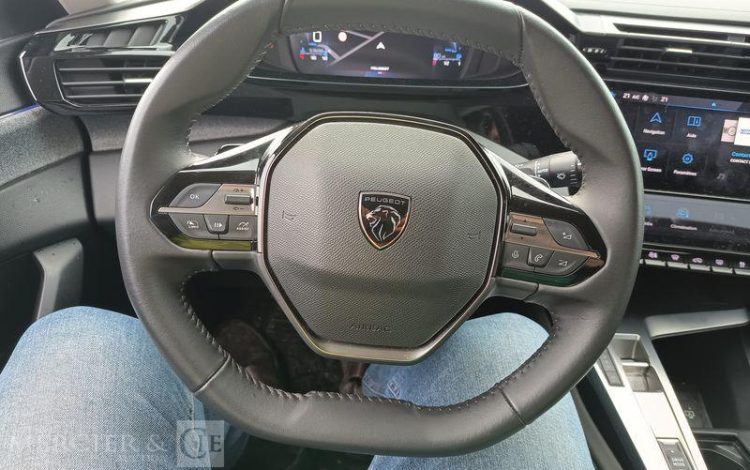 PEUGEOT 308 ALLURE 1,2 PURE TECH 130 S&S EAT8 NOIR GH-961-EW