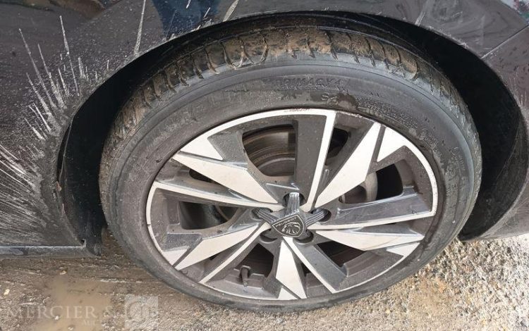PEUGEOT 308 ALLURE 1,2 PURE TECH 130 S&S EAT8 NOIR GH-961-EW