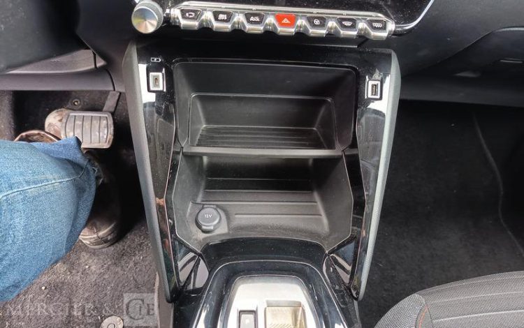 PEUGEOT e-208 ACTIVE JAUNE GL-705-KL